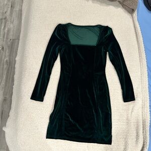 Small Long sleeve emerald green dress perfect for a Christmas party.